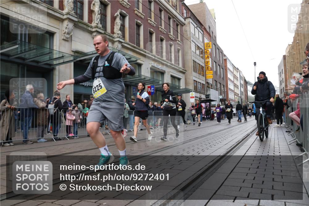 05.10.2025 - 20. swb-Marathon Bremen Strokosch-Dieckow http://msf.ph/oto/9272401 05.10.2025 11:10:08 Ziel 8225, 8533, 9446, 9734, 9895, 10146, 10189, 10280, 10288, 10440, 10441, 10442, 10552, 10980, 11240, 11333, 11342, 11388, 8225, 8533, 9446, 9734, 9895, 10146, 10189, 10280, 10288, 10440, 10441, 10442, 10552, 10980, 11240, 11333, 11342, 11388 meine-sportfotos.de