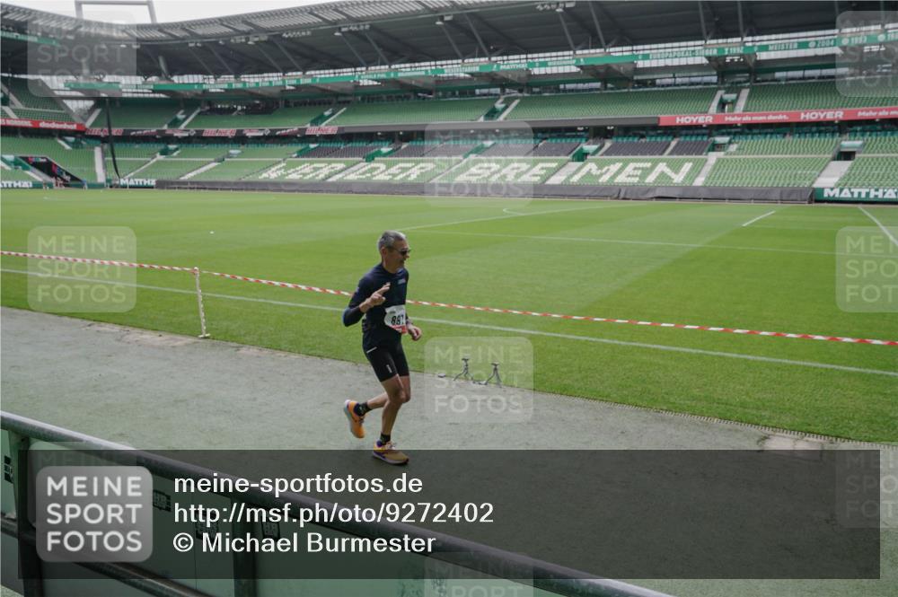 05.10.2025 - 20. swb-Marathon Bremen Michael Burmester http://msf.ph/oto/9272402 05.10.2025 12:46:34 Laufen im Stadion 256, 281, 609, 818, 891, 1091, 1246, 1521, 2163, 2228, 2276, 2585, 3054, 3084, 3381, 4274, 4617, 4758, 4848, 6849, 7526, 7583, 7675, 349, 649, 852, 943, 1091, 1307, 2545, 3807, 4786, 5132, 5588, 7028 meine-sportfotos.de
