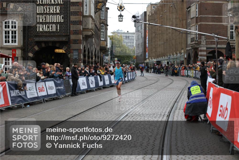 05.10.2025 - 20. swb-Marathon Bremen Yannick Fuchs http://msf.ph/oto/9272420 05.10.2025 12:19:13 Ziel 2049 meine-sportfotos.de