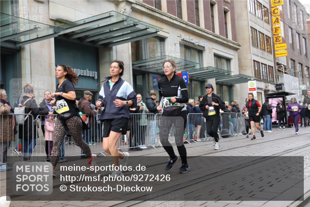 05.10.2025 - 20. swb-Marathon Bremen Strokosch-Dieckow http://msf.ph/oto/9272426 05.10.2025 11:10:09 Ziel 8225, 8533, 9446, 9734, 9895, 10146, 10189, 10280, 10288, 10440, 10441, 10442, 10552, 10665, 10980, 11240, 11333, 11342, 11388, 8225, 8533, 9446, 9734, 9895, 10146, 10189, 10280, 10288, 10440, 10441, 10442, 10552, 10665, 10980, 11240, 11333, 11342, 11388 meine-sportfotos.de