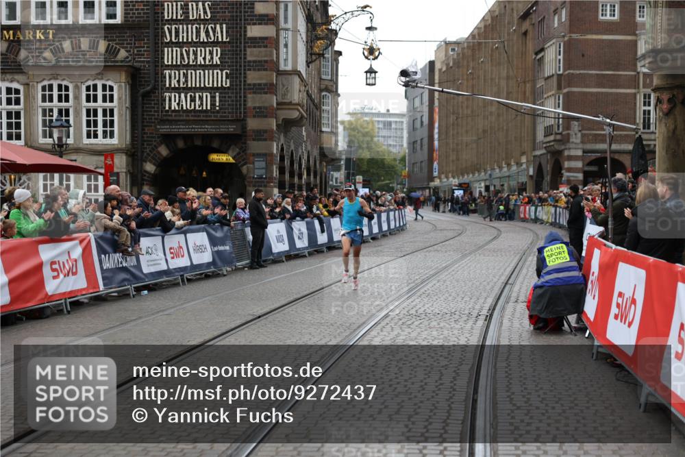 05.10.2025 - 20. swb-Marathon Bremen Yannick Fuchs http://msf.ph/oto/9272437 05.10.2025 12:19:14 Ziel 2049 meine-sportfotos.de