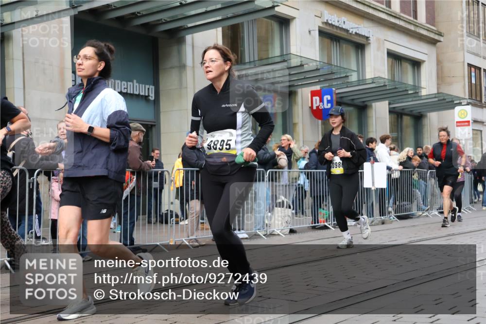 05.10.2025 - 20. swb-Marathon Bremen Strokosch-Dieckow http://msf.ph/oto/9272439 05.10.2025 11:10:09 Ziel 8225, 8533, 9446, 9734, 9895, 10146, 10189, 10280, 10288, 10440, 10441, 10442, 10552, 10665, 10980, 11240, 11333, 11342, 11388, 8225, 8533, 9446, 9734, 9895, 10146, 10189, 10280, 10288, 10440, 10441, 10442, 10552, 10665, 10980, 11240, 11333, 11342, 11388 meine-sportfotos.de