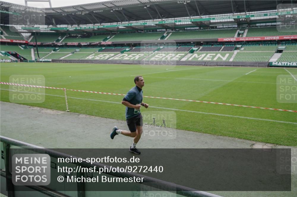 05.10.2025 - 20. swb-Marathon Bremen Michael Burmester http://msf.ph/oto/9272440 05.10.2025 12:46:41 Laufen im Stadion 223, 256, 281, 502, 545, 609, 818, 862, 891, 1246, 1521, 2163, 2228, 2276, 2585, 3054, 3084, 3381, 4274, 4617, 4758, 4848, 6295, 6849, 7583, 7675, 349, 649, 852, 943, 1091, 1307, 2545, 3807, 5588, 7028, 7526 meine-sportfotos.de