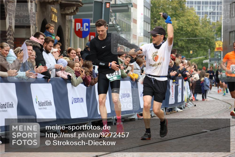 05.10.2025 - 20. swb-Marathon Bremen Strokosch-Dieckow http://msf.ph/oto/9272457 05.10.2025 13:02:55 Ziel 288, 2585, 3197, 3381 meine-sportfotos.de