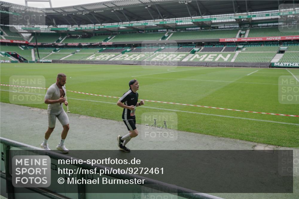 05.10.2025 - 20. swb-Marathon Bremen Michael Burmester http://msf.ph/oto/9272461 05.10.2025 12:46:43 Laufen im Stadion 223, 256, 281, 502, 545, 609, 818, 862, 891, 1246, 1521, 2163, 2228, 2276, 2585, 3054, 3084, 3381, 4274, 4617, 4758, 4848, 6295, 6849, 7583, 7675, 349, 649, 852, 943, 1091, 1307, 2545, 3807, 5588, 7028, 7526 meine-sportfotos.de