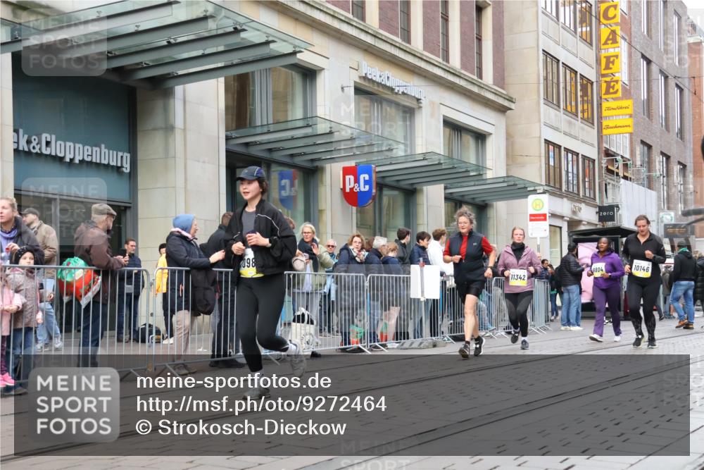 05.10.2025 - 20. swb-Marathon Bremen Strokosch-Dieckow http://msf.ph/oto/9272464 05.10.2025 11:10:10 Ziel 8225, 8533, 9446, 9572, 9734, 9895, 10146, 10189, 10280, 10288, 10440, 10441, 10442, 10552, 10665, 10980, 11240, 11333, 11342, 11388, 8225, 8533, 9446, 9572, 9734, 9895, 10146, 10189, 10280, 10288, 10440, 10441, 10442, 10552, 10665, 10980, 11240, 11333, 11342, 11388 meine-sportfotos.de
