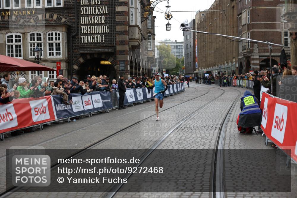 05.10.2025 - 20. swb-Marathon Bremen Yannick Fuchs http://msf.ph/oto/9272468 05.10.2025 12:19:14 Ziel 2049 meine-sportfotos.de