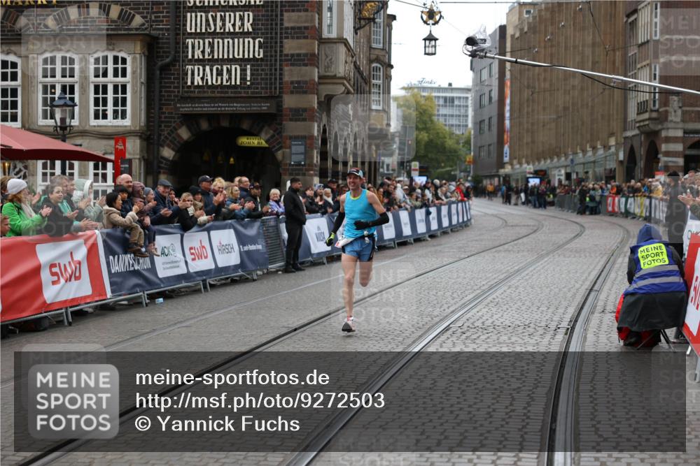 05.10.2025 - 20. swb-Marathon Bremen Yannick Fuchs http://msf.ph/oto/9272503 05.10.2025 12:19:14 Ziel 2049 meine-sportfotos.de