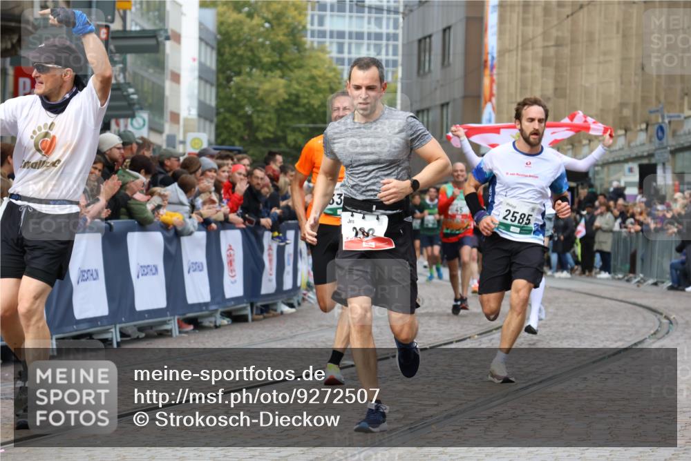 05.10.2025 - 20. swb-Marathon Bremen Strokosch-Dieckow http://msf.ph/oto/9272507 05.10.2025 13:02:57 Ziel 45, 288, 2585, 3197, 3381 meine-sportfotos.de