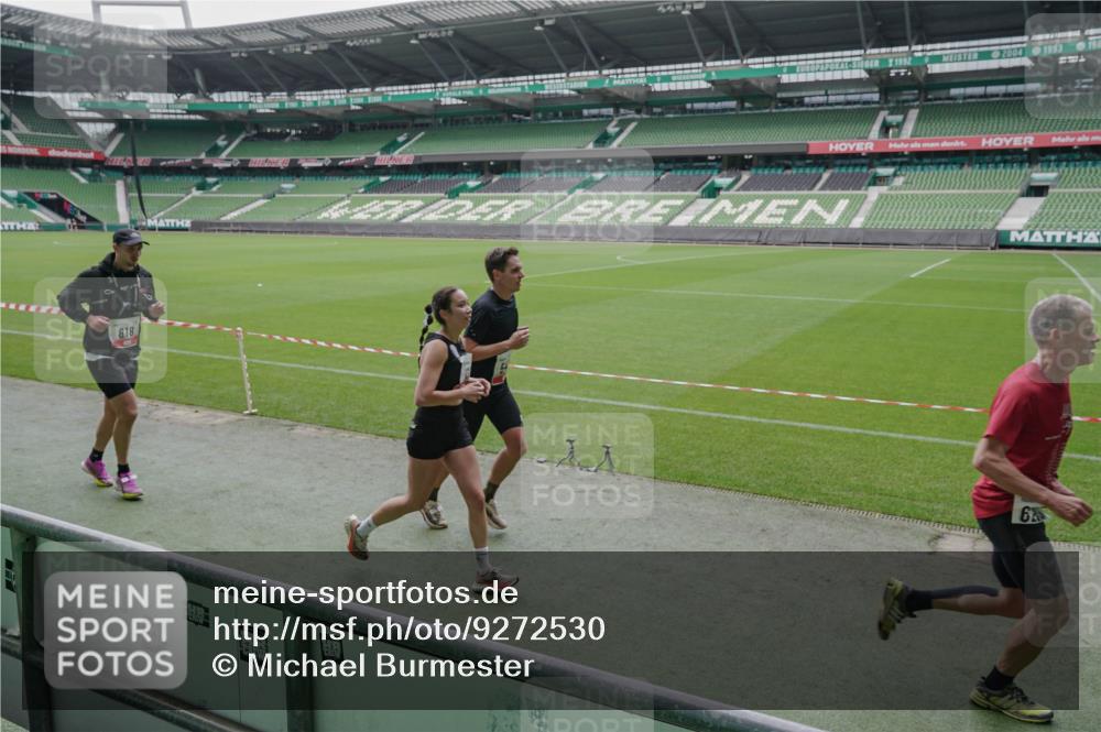 05.10.2025 - 20. swb-Marathon Bremen Michael Burmester http://msf.ph/oto/9272530 05.10.2025 12:46:54 Laufen im Stadion 223, 256, 265, 281, 391, 502, 505, 545, 609, 818, 862, 891, 1246, 1521, 1635, 2163, 2276, 2585, 2939, 3054, 3084, 3381, 4617, 4758, 4848, 4966, 4988, 6295, 6849, 7583, 7675, 1091, 2228, 4274, 7526 meine-sportfotos.de