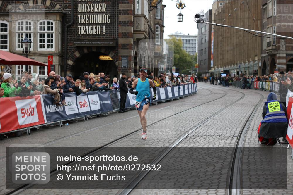 05.10.2025 - 20. swb-Marathon Bremen Yannick Fuchs http://msf.ph/oto/9272532 05.10.2025 12:19:15 Ziel 2049 meine-sportfotos.de