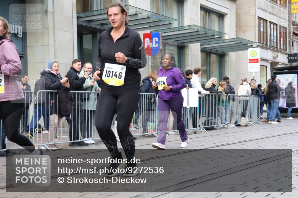 05.10.2025 - 20. swb-Marathon Bremen Strokosch-Dieckow http://msf.ph/oto/9272536 05.10.2025 11:10:13 Ziel 8225, 9446, 9572, 9804, 9895, 10146, 10280, 10288, 10440, 10441, 10442, 10552, 10665, 10962, 10980, 11157, 11240, 11342, 11388, 8225, 9446, 9572, 9804, 9895, 10146, 10280, 10288, 10440, 10441, 10442, 10552, 10665, 10962, 10980, 11157, 11240, 11342, 11388 meine-sportfotos.de