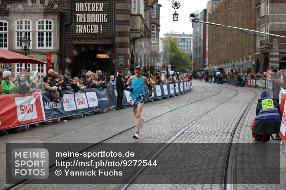 05.10.2025 - 20. swb-Marathon Bremen Yannick Fuchs http://msf.ph/oto/9272544 05.10.2025 12:19:15 Ziel 2049 meine-sportfotos.de
