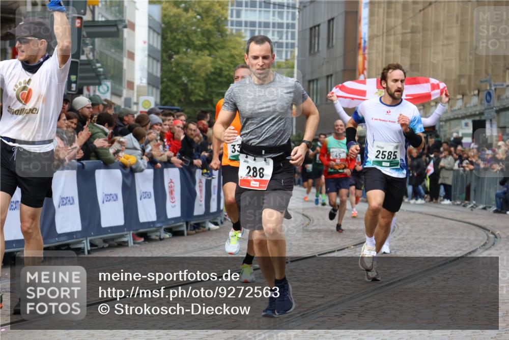 05.10.2025 - 20. swb-Marathon Bremen Strokosch-Dieckow http://msf.ph/oto/9272563 05.10.2025 13:02:57 Ziel 45, 288, 2585, 3197, 3381 meine-sportfotos.de