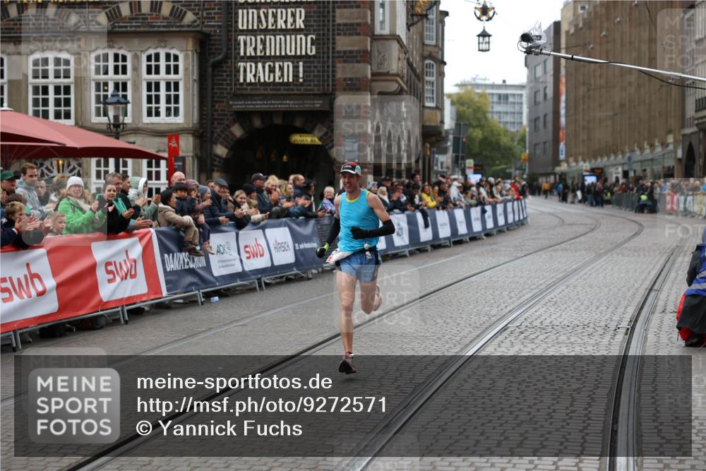 05.10.2025 - 20. swb-Marathon Bremen Yannick Fuchs http://msf.ph/oto/9272571 05.10.2025 12:19:15 Ziel 2049 meine-sportfotos.de