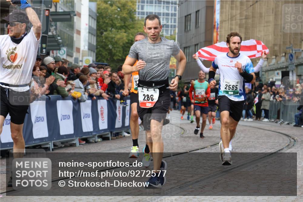 05.10.2025 - 20. swb-Marathon Bremen Strokosch-Dieckow http://msf.ph/oto/9272577 05.10.2025 13:02:57 Ziel 45, 288, 2585, 3197, 3381 meine-sportfotos.de