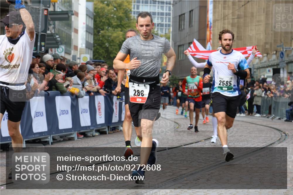 05.10.2025 - 20. swb-Marathon Bremen Strokosch-Dieckow http://msf.ph/oto/9272608 05.10.2025 13:02:57 Ziel 45, 288, 2585, 3197, 3381 meine-sportfotos.de