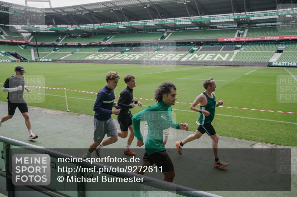 05.10.2025 - 20. swb-Marathon Bremen Michael Burmester http://msf.ph/oto/9272611 05.10.2025 12:46:59 Laufen im Stadion 223, 265, 391, 502, 505, 545, 609, 818, 862, 891, 1246, 1521, 1635, 2163, 2276, 2585, 2939, 3054, 3084, 3381, 4758, 4848, 4966, 4988, 6295, 7583, 7675, 8013, 256, 281, 2228, 4274, 4617, 6849 meine-sportfotos.de