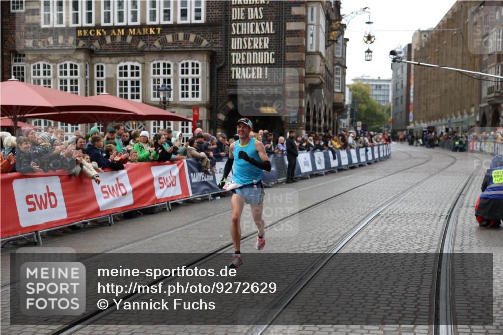 05.10.2025 - 20. swb-Marathon Bremen Yannick Fuchs http://msf.ph/oto/9272629 05.10.2025 12:19:16 Ziel 2049 meine-sportfotos.de