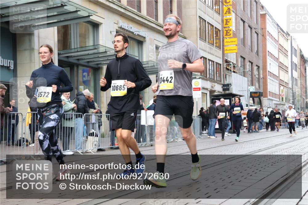 05.10.2025 - 20. swb-Marathon Bremen Strokosch-Dieckow http://msf.ph/oto/9272630 05.10.2025 11:10:21 Ziel 9446, 9572, 9804, 9984, 10146, 10399, 10440, 10441, 10442, 10665, 10861, 10962, 10980, 11157, 11161, 11240, 11318, 11342, 11544, 9446, 9572, 9804, 9984, 10146, 10399, 10440, 10441, 10442, 10665, 10861, 10962, 10980, 11157, 11161, 11240, 11318, 11342, 11544 meine-sportfotos.de