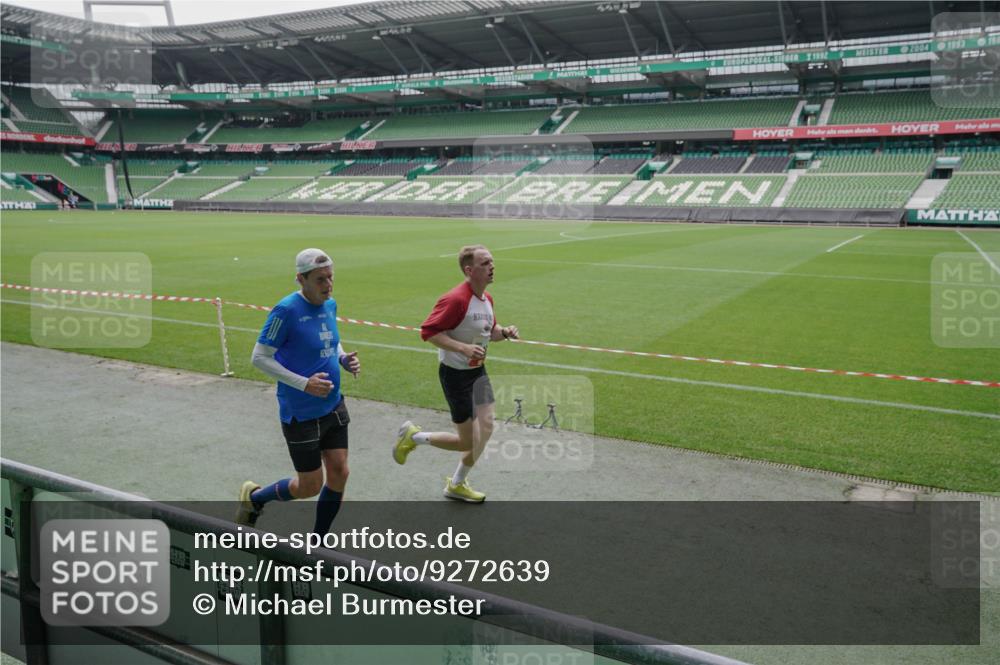 05.10.2025 - 20. swb-Marathon Bremen Michael Burmester http://msf.ph/oto/9272639 05.10.2025 12:47:10 Laufen im Stadion 223, 265, 391, 442, 502, 505, 545, 609, 770, 818, 862, 891, 1246, 1521, 1635, 2613, 2872, 2939, 3054, 3084, 4255, 4758, 4848, 4966, 4988, 5656, 5831, 6295, 7070, 7170, 7583, 8013, 256, 281, 2163, 2228, 2276, 2585, 3381, 4274, 4617, 6849, 7675 meine-sportfotos.de