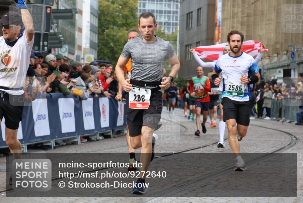 05.10.2025 - 20. swb-Marathon Bremen Strokosch-Dieckow http://msf.ph/oto/9272640 05.10.2025 13:02:57 Ziel 45, 288, 2585, 3197, 3381 meine-sportfotos.de