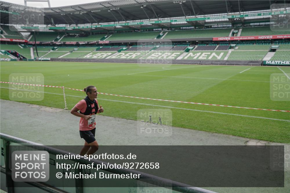 05.10.2025 - 20. swb-Marathon Bremen Michael Burmester http://msf.ph/oto/9272658 05.10.2025 12:47:12 Laufen im Stadion 223, 265, 391, 442, 502, 505, 545, 609, 770, 818, 862, 891, 1246, 1521, 1635, 2472, 2482, 2613, 2872, 2939, 3054, 3084, 4255, 4758, 4848, 4966, 4988, 5656, 5831, 6295, 7070, 7170, 7583, 8013, 256, 281, 2163, 2276, 2585, 3381, 4274, 4617, 6849, 7675 meine-sportfotos.de