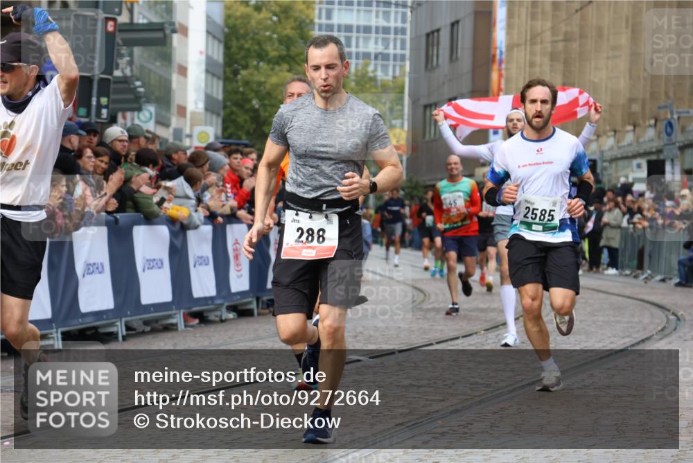 05.10.2025 - 20. swb-Marathon Bremen Strokosch-Dieckow http://msf.ph/oto/9272664 05.10.2025 13:02:58 Ziel 45, 288, 2141, 2585, 3197, 3381, 4629 meine-sportfotos.de