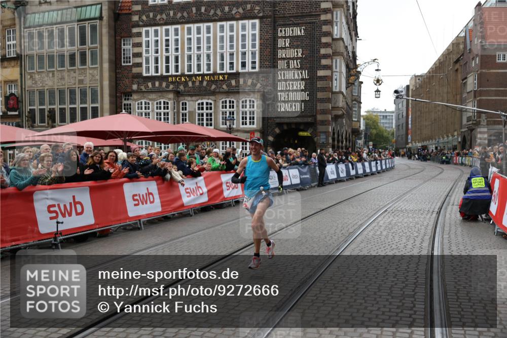 05.10.2025 - 20. swb-Marathon Bremen Yannick Fuchs http://msf.ph/oto/9272666 05.10.2025 12:19:16 Ziel 2049 meine-sportfotos.de