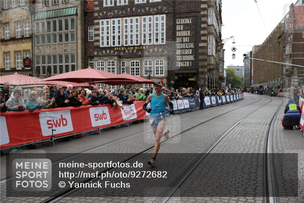 05.10.2025 - 20. swb-Marathon Bremen Yannick Fuchs http://msf.ph/oto/9272682 05.10.2025 12:19:16 Ziel 2049 meine-sportfotos.de