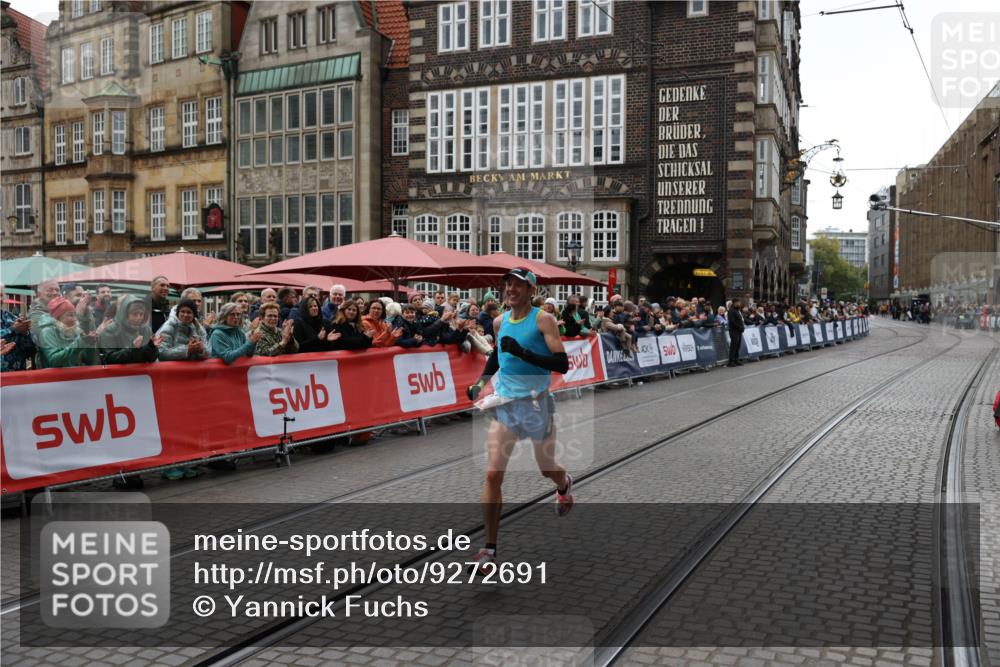 05.10.2025 - 20. swb-Marathon Bremen Yannick Fuchs http://msf.ph/oto/9272691 05.10.2025 12:19:16 Ziel 2049 meine-sportfotos.de