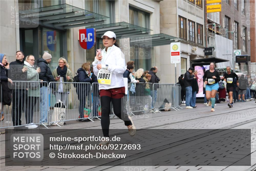 05.10.2025 - 20. swb-Marathon Bremen Strokosch-Dieckow http://msf.ph/oto/9272693 05.10.2025 11:10:27 Ziel 9446, 9572, 9804, 9984, 10146, 10399, 10665, 10861, 10962, 11157, 11161, 11240, 11318, 11342, 11544, 9446, 9572, 9804, 9984, 10146, 10399, 10665, 10861, 10962, 11157, 11161, 11240, 11318, 11342, 11544 meine-sportfotos.de