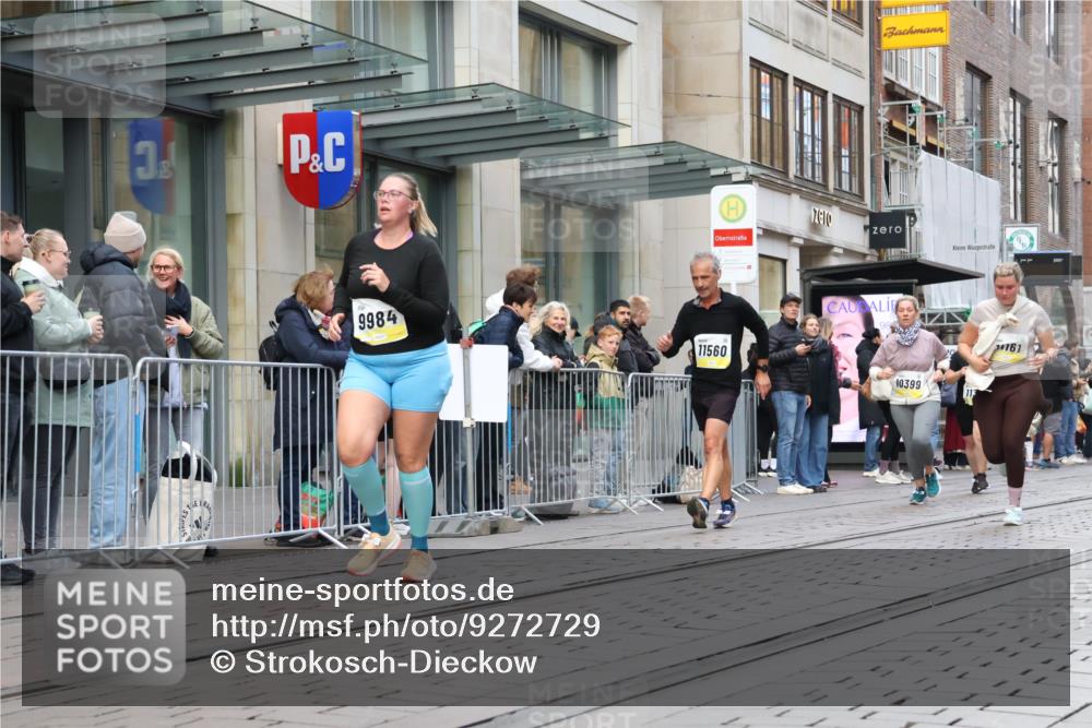 05.10.2025 - 20. swb-Marathon Bremen Strokosch-Dieckow http://msf.ph/oto/9272729 05.10.2025 11:10:30 Ziel 9446, 9572, 9804, 9984, 10399, 10415, 10665, 10861, 10962, 11157, 11161, 11240, 11318, 11544, 11560, 9446, 9572, 9804, 9984, 10399, 10415, 10665, 10861, 10962, 11157, 11161, 11240, 11318, 11544, 11560 meine-sportfotos.de