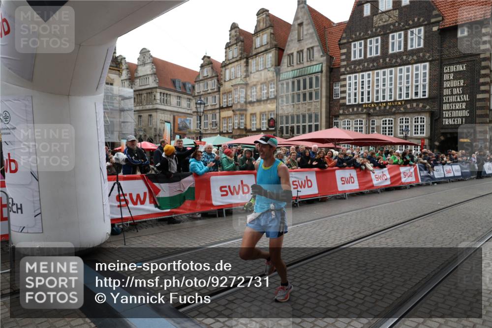 05.10.2025 - 20. swb-Marathon Bremen Yannick Fuchs http://msf.ph/oto/9272731 05.10.2025 12:19:17 Ziel 2049 meine-sportfotos.de