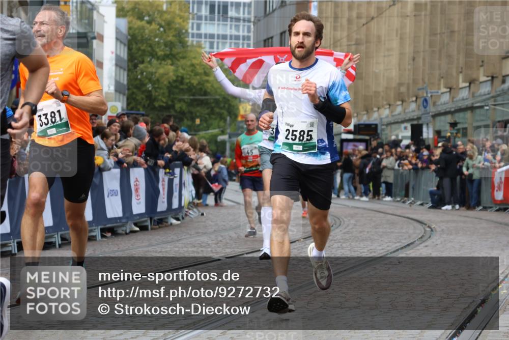 05.10.2025 - 20. swb-Marathon Bremen Strokosch-Dieckow http://msf.ph/oto/9272732 05.10.2025 13:02:59 Ziel 45, 288, 2141, 2585, 2939, 3197, 3381, 4629 meine-sportfotos.de