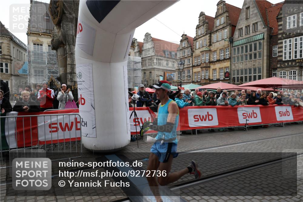 05.10.2025 - 20. swb-Marathon Bremen Yannick Fuchs http://msf.ph/oto/9272736 05.10.2025 12:19:17 Ziel 2049 meine-sportfotos.de