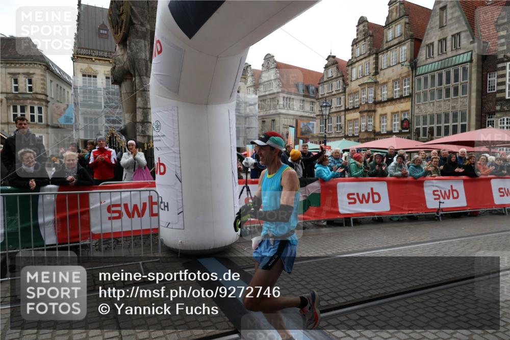 05.10.2025 - 20. swb-Marathon Bremen Yannick Fuchs http://msf.ph/oto/9272746 05.10.2025 12:19:17 Ziel 2049 meine-sportfotos.de