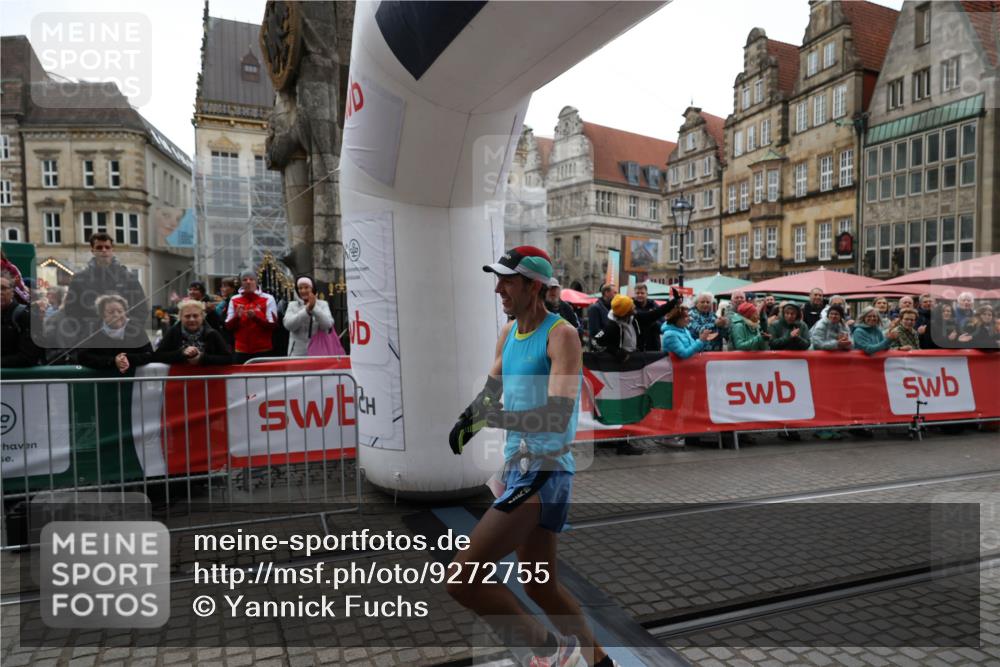 05.10.2025 - 20. swb-Marathon Bremen Yannick Fuchs http://msf.ph/oto/9272755 05.10.2025 12:19:17 Ziel 2049 meine-sportfotos.de