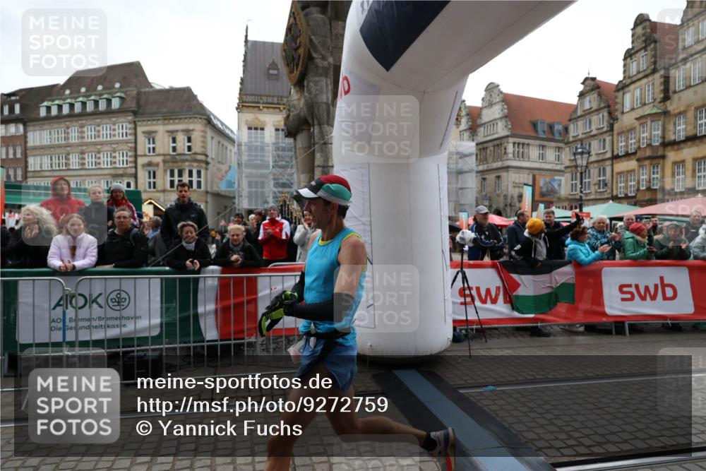 05.10.2025 - 20. swb-Marathon Bremen Yannick Fuchs http://msf.ph/oto/9272759 05.10.2025 12:19:17 Ziel 2049 meine-sportfotos.de