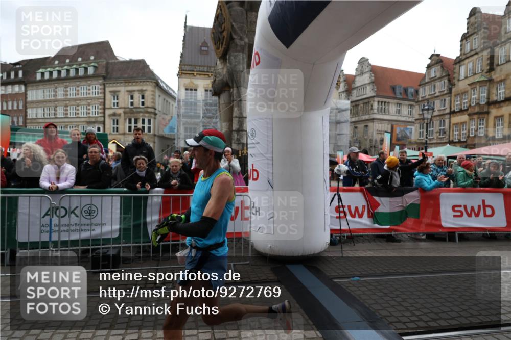 05.10.2025 - 20. swb-Marathon Bremen Yannick Fuchs http://msf.ph/oto/9272769 05.10.2025 12:19:17 Ziel 2049 meine-sportfotos.de