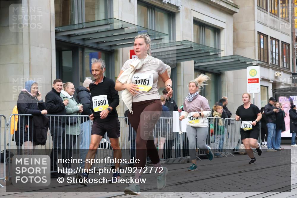 05.10.2025 - 20. swb-Marathon Bremen Strokosch-Dieckow http://msf.ph/oto/9272772 05.10.2025 11:10:33 Ziel 9572, 9804, 9984, 10399, 10415, 10665, 10861, 10962, 11157, 11161, 11318, 11395, 11544, 11560, 9572, 9804, 9984, 10399, 10415, 10665, 10861, 10962, 11157, 11161, 11318, 11395, 11544, 11560 meine-sportfotos.de