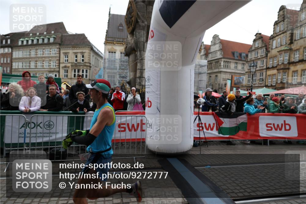 05.10.2025 - 20. swb-Marathon Bremen Yannick Fuchs http://msf.ph/oto/9272777 05.10.2025 12:19:18 Ziel 2049 meine-sportfotos.de