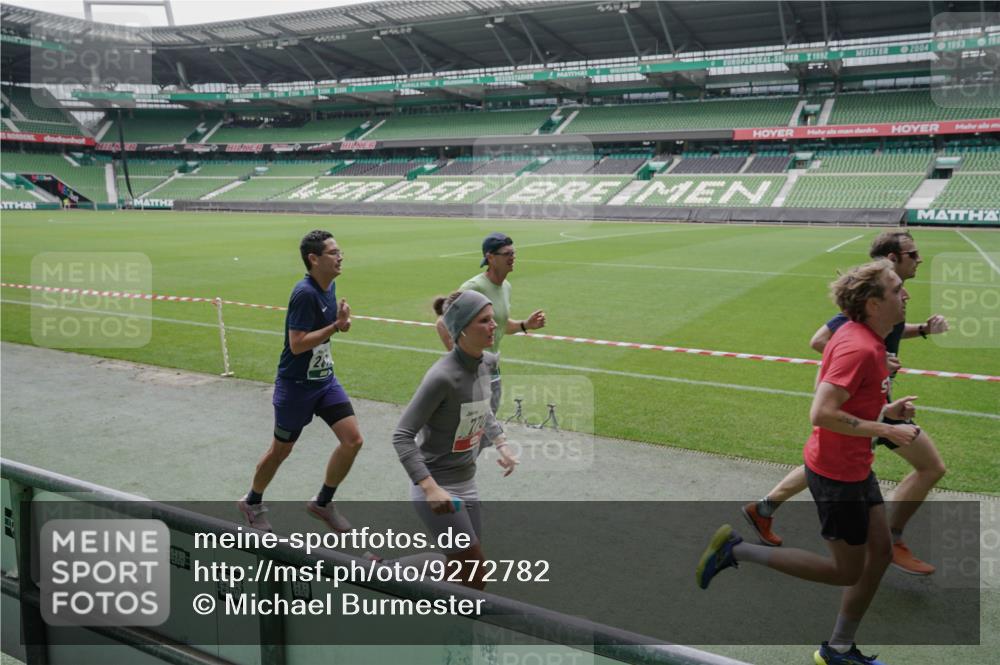 05.10.2025 - 20. swb-Marathon Bremen Michael Burmester http://msf.ph/oto/9272782 05.10.2025 12:47:25 Laufen im Stadion 223, 265, 344, 346, 391, 442, 502, 505, 545, 564, 609, 656, 770, 818, 862, 1205, 1521, 1635, 2472, 2482, 2613, 2656, 2872, 2939, 3061, 4215, 4255, 4291, 4313, 4848, 4966, 4988, 5656, 5831, 6295, 7070, 7170, 7176, 7492, 7583, 8013, 609, 891, 1246, 3054, 3084, 4758 meine-sportfotos.de