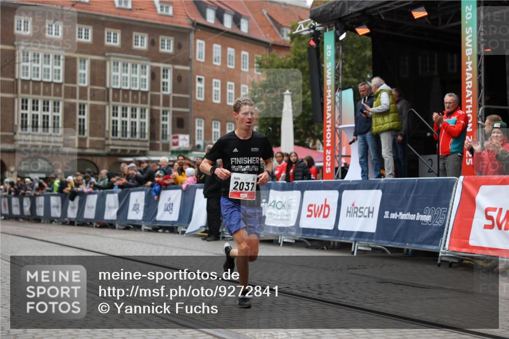 05.10.2025 - 20. swb-Marathon Bremen Yannick Fuchs http://msf.ph/oto/9272841 05.10.2025 12:20:31 Ziel 2037 meine-sportfotos.de