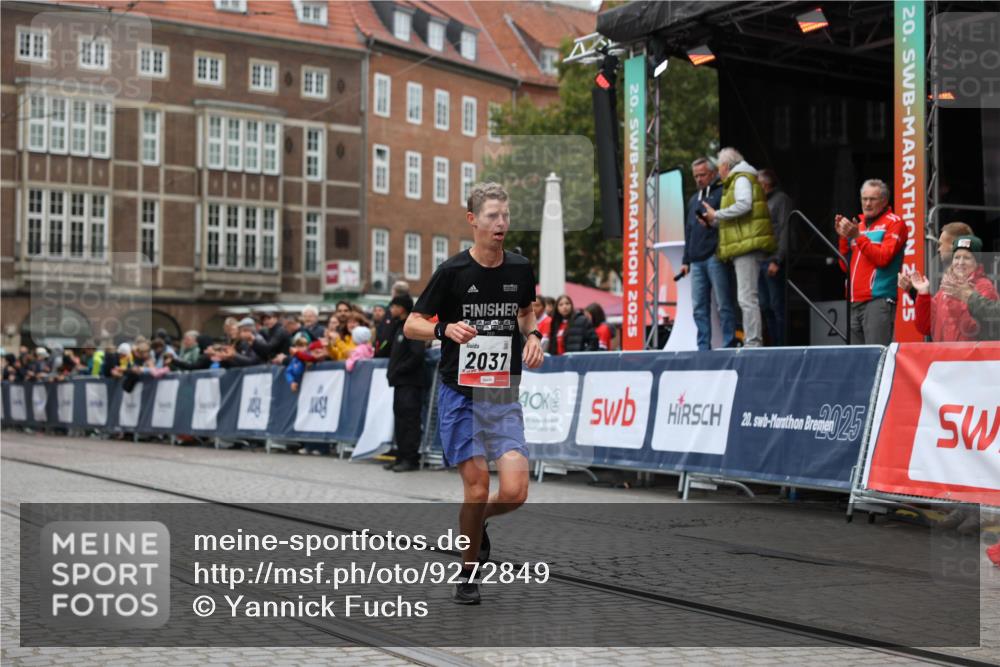 05.10.2025 - 20. swb-Marathon Bremen Yannick Fuchs http://msf.ph/oto/9272849 05.10.2025 12:20:31 Ziel 2037 meine-sportfotos.de