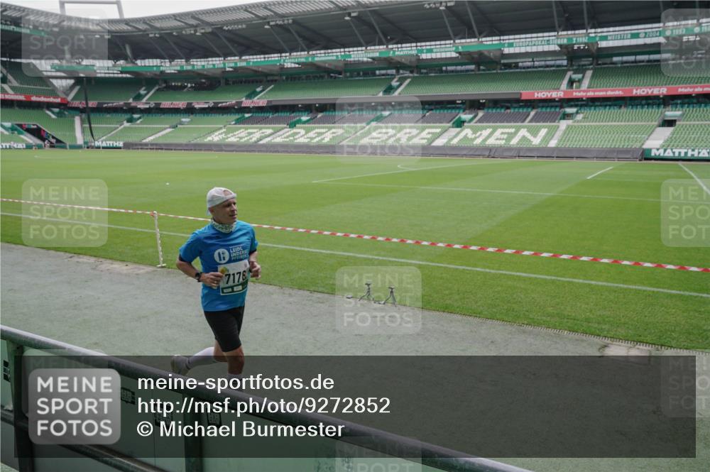 05.10.2025 - 20. swb-Marathon Bremen Michael Burmester http://msf.ph/oto/9272852 05.10.2025 12:47:33 Laufen im Stadion 223, 265, 344, 346, 391, 442, 502, 505, 545, 564, 656, 770, 862, 1205, 1635, 1642, 1646, 2360, 2472, 2482, 2613, 2656, 2872, 2939, 3061, 4215, 4255, 4291, 4313, 4966, 4988, 5656, 5831, 6295, 6804, 7070, 7170, 7176, 7492, 7900, 8013, 609, 818, 891, 1246, 1521, 3054, 3084, 4758, 4848, 7583 meine-sportfotos.de