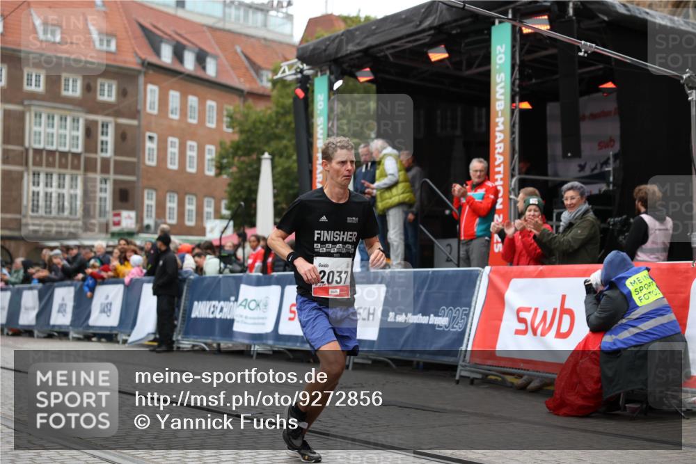 05.10.2025 - 20. swb-Marathon Bremen Yannick Fuchs http://msf.ph/oto/9272856 05.10.2025 12:20:31 Ziel 2037 meine-sportfotos.de