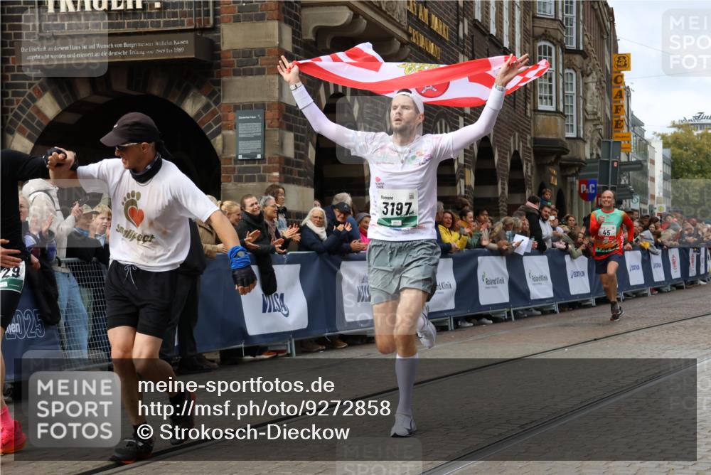 05.10.2025 - 20. swb-Marathon Bremen Strokosch-Dieckow http://msf.ph/oto/9272858 05.10.2025 13:03:02 Ziel 45, 2036, 2141, 2939, 3197, 4629, 7675 meine-sportfotos.de