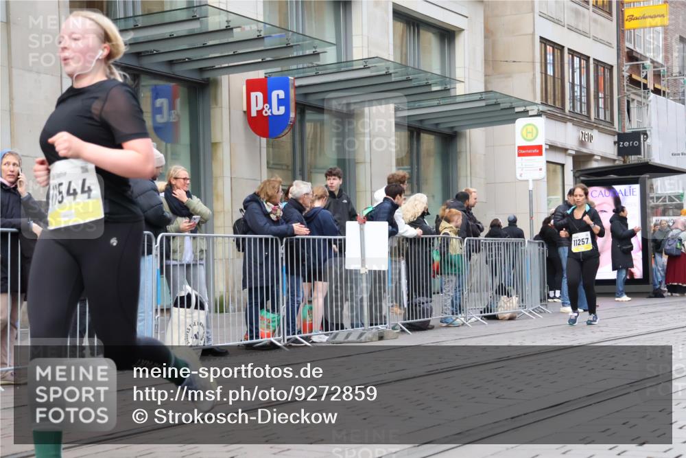 05.10.2025 - 20. swb-Marathon Bremen Strokosch-Dieckow http://msf.ph/oto/9272859 05.10.2025 11:10:36 Ziel 9664, 9804, 9948, 9984, 10399, 10415, 10861, 10962, 11157, 11161, 11257, 11318, 11395, 11544, 11560, 9664, 9804, 9948, 9984, 10399, 10415, 10861, 10962, 11157, 11161, 11257, 11318, 11395, 11544, 11560 meine-sportfotos.de