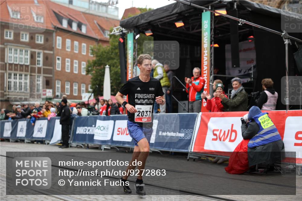 05.10.2025 - 20. swb-Marathon Bremen Yannick Fuchs http://msf.ph/oto/9272863 05.10.2025 12:20:31 Ziel 2037 meine-sportfotos.de